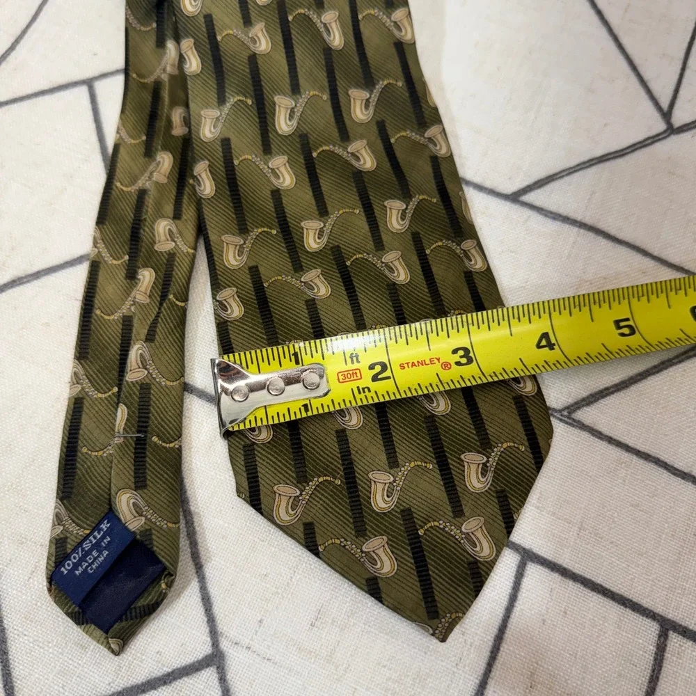 Unbranded Silk Necktie One Size Olive Green‎ Saxophone Musical Instrument Print